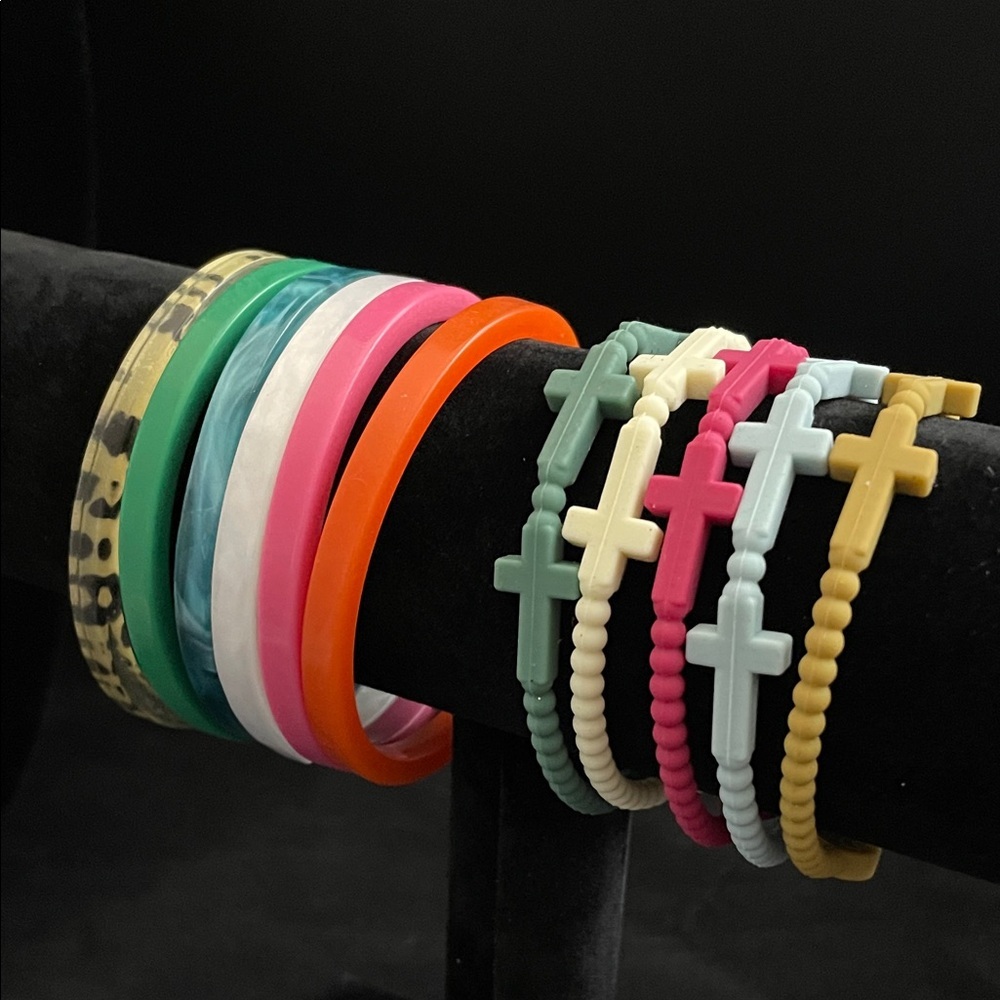Plunder Design Colorful Silicone Cross and Plastic Bangle Bracelet Set NWOT